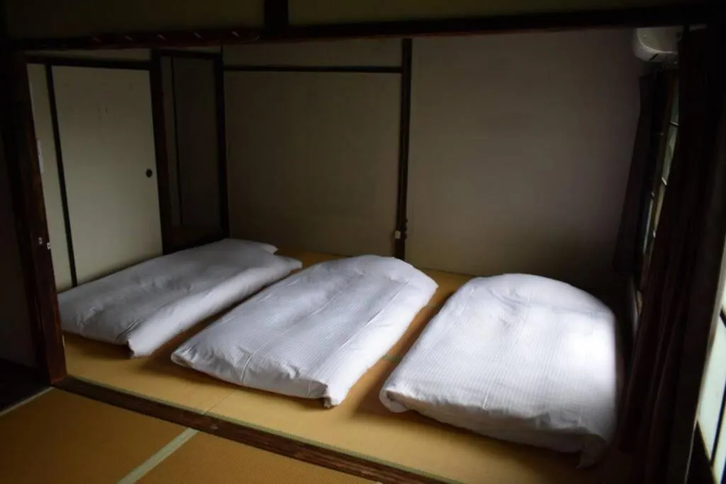 【利灸ゲストハウス】3 Mins Walk To Kyoto Station! Unique House！ 0*,  Japan