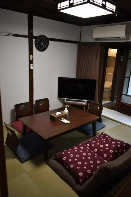 【利灸ゲストハウス】3 Mins Walk To Kyoto Station! Unique House！ Japan