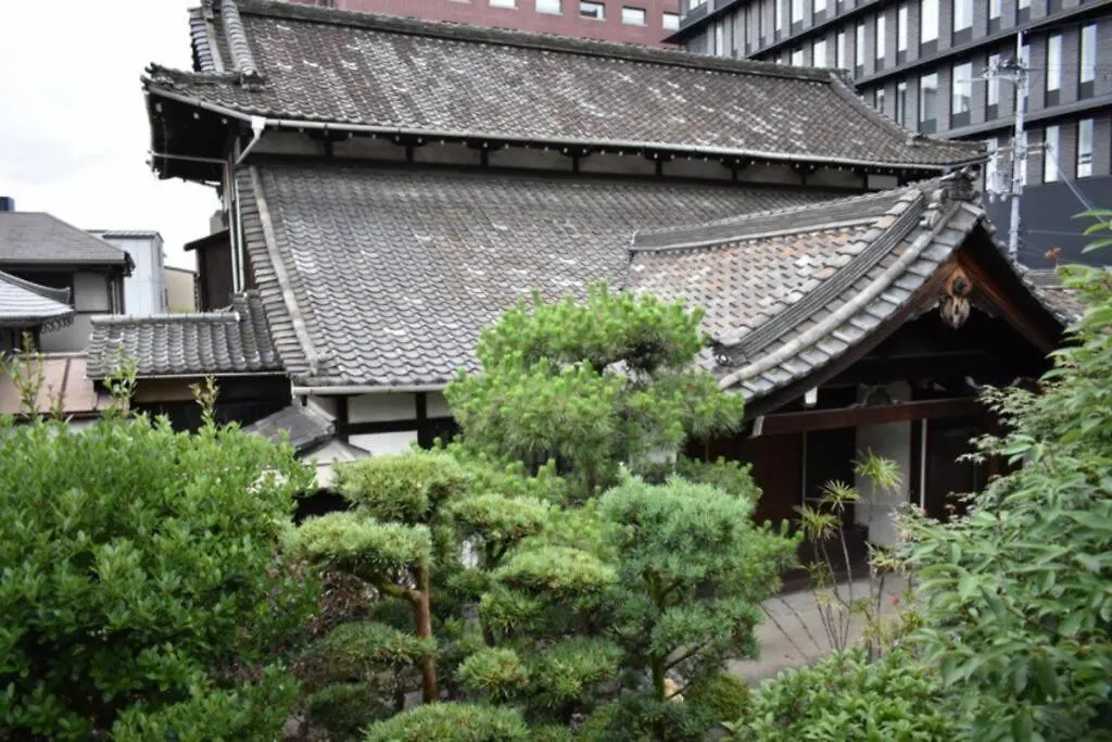 【利灸ゲストハウス】3 Mins Walk To Kyoto Station! Unique House！