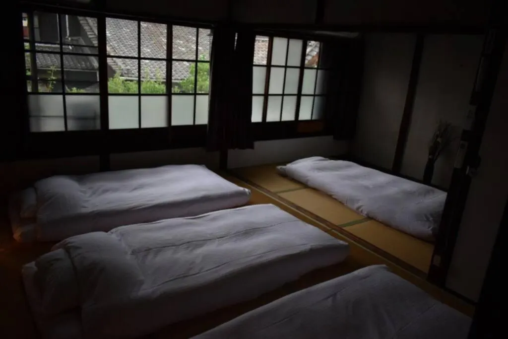 【利灸ゲストハウス】3 Mins Walk To Kyoto Station! Unique House！ Japan